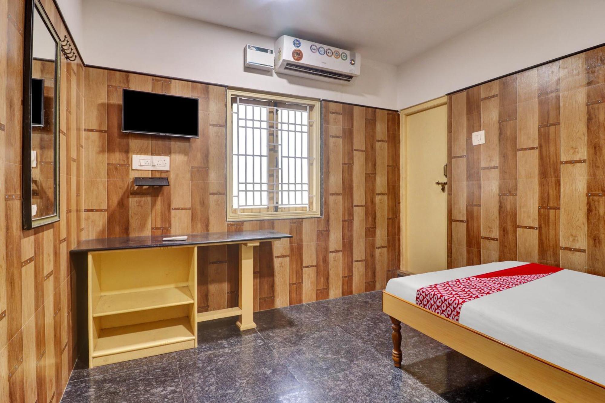 Oyo Flagship Amman Lodge Chennimalai Экстерьер фото