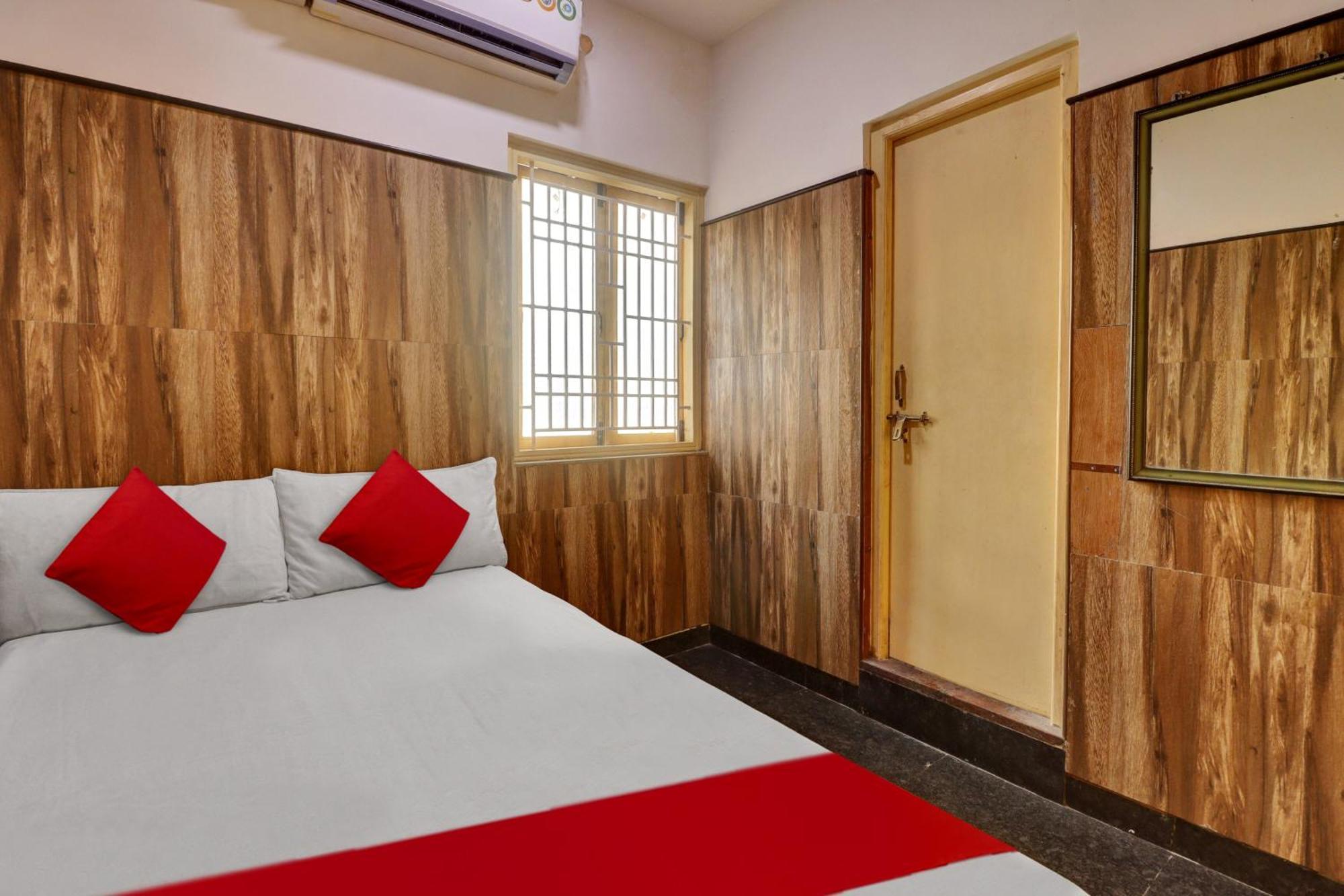 Oyo Flagship Amman Lodge Chennimalai Экстерьер фото